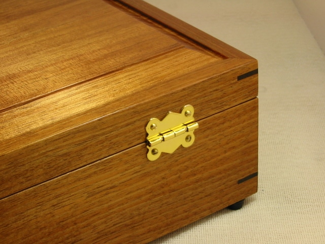 Close up of butterfly hinge on rear of tea box