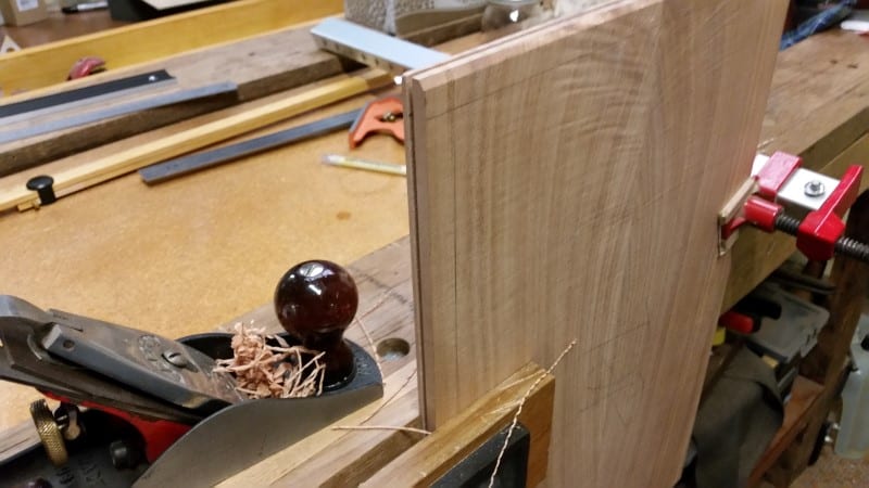 Lid piece in the vice for shaping with a sharp hand plane